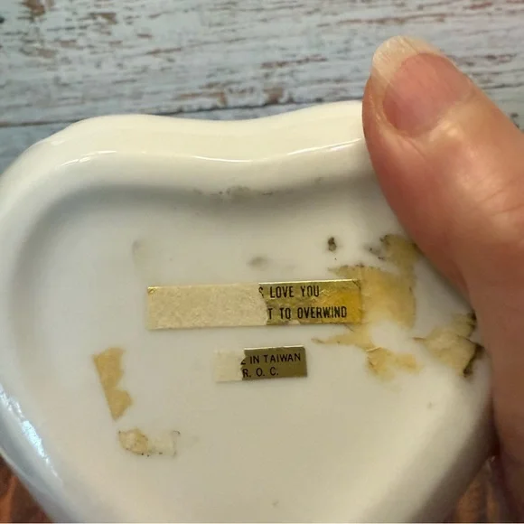 Porcelain Music Trinket Lidded Box Blue and White Plays “I will always love you” - Picture 7 of 9